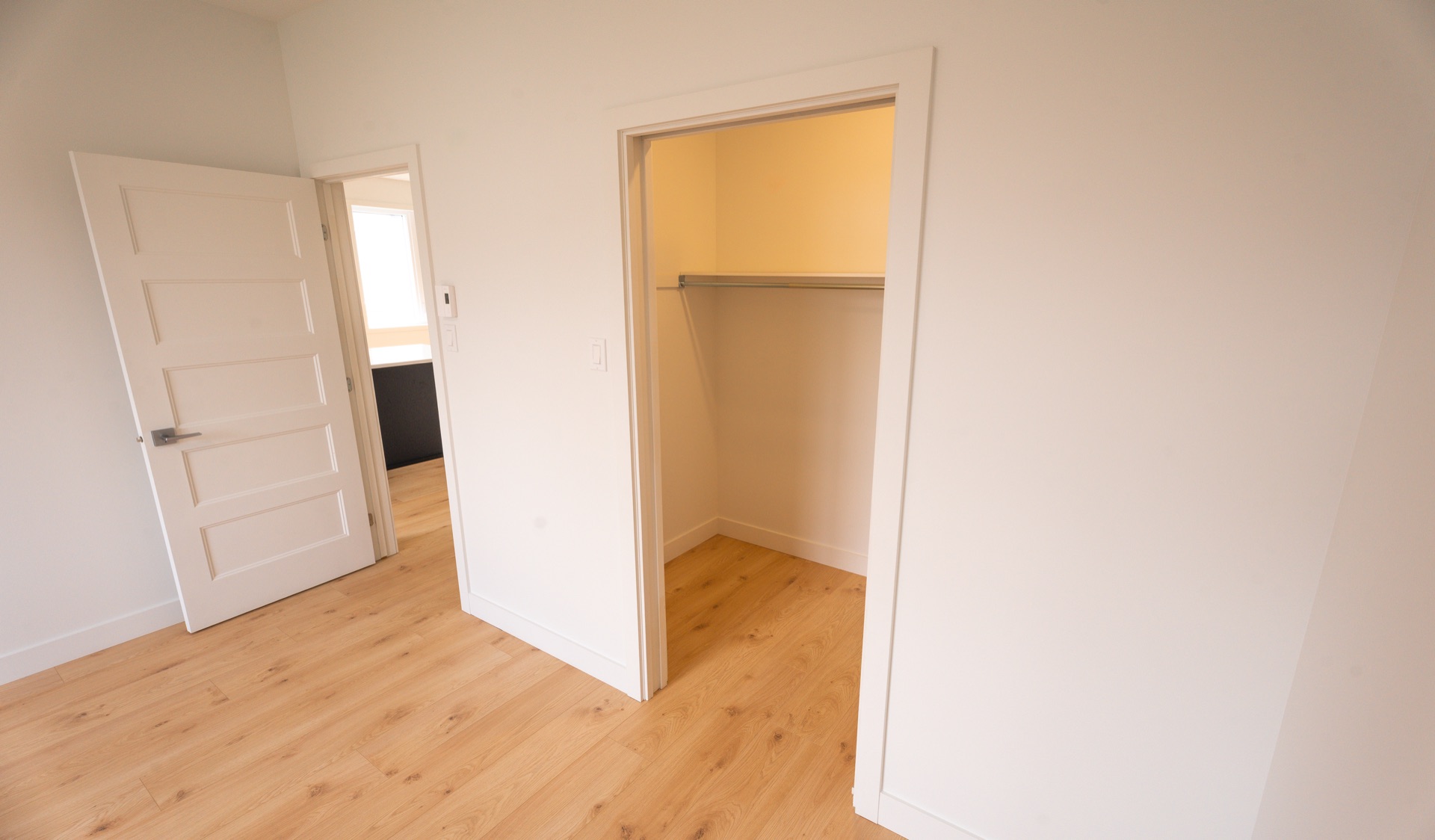 Chambre principale avec walk-in attenant
